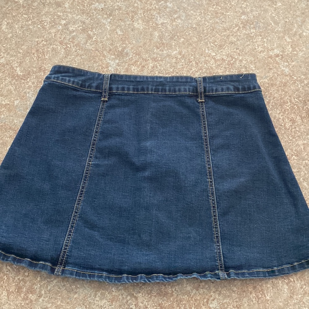 Button down denim mini Size Large - Picture 7 of 8